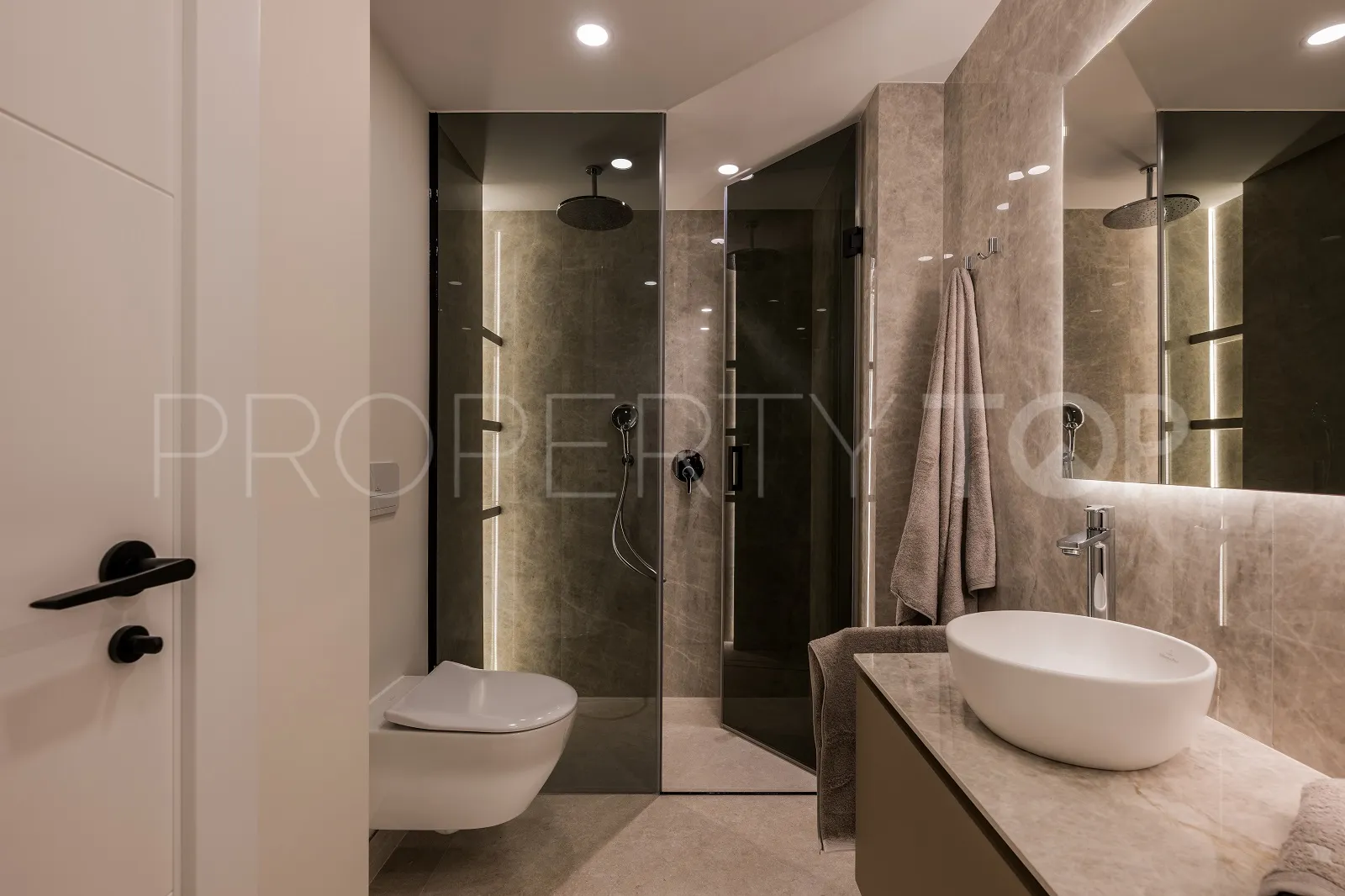 Apartamento planta baja en venta en Estepona