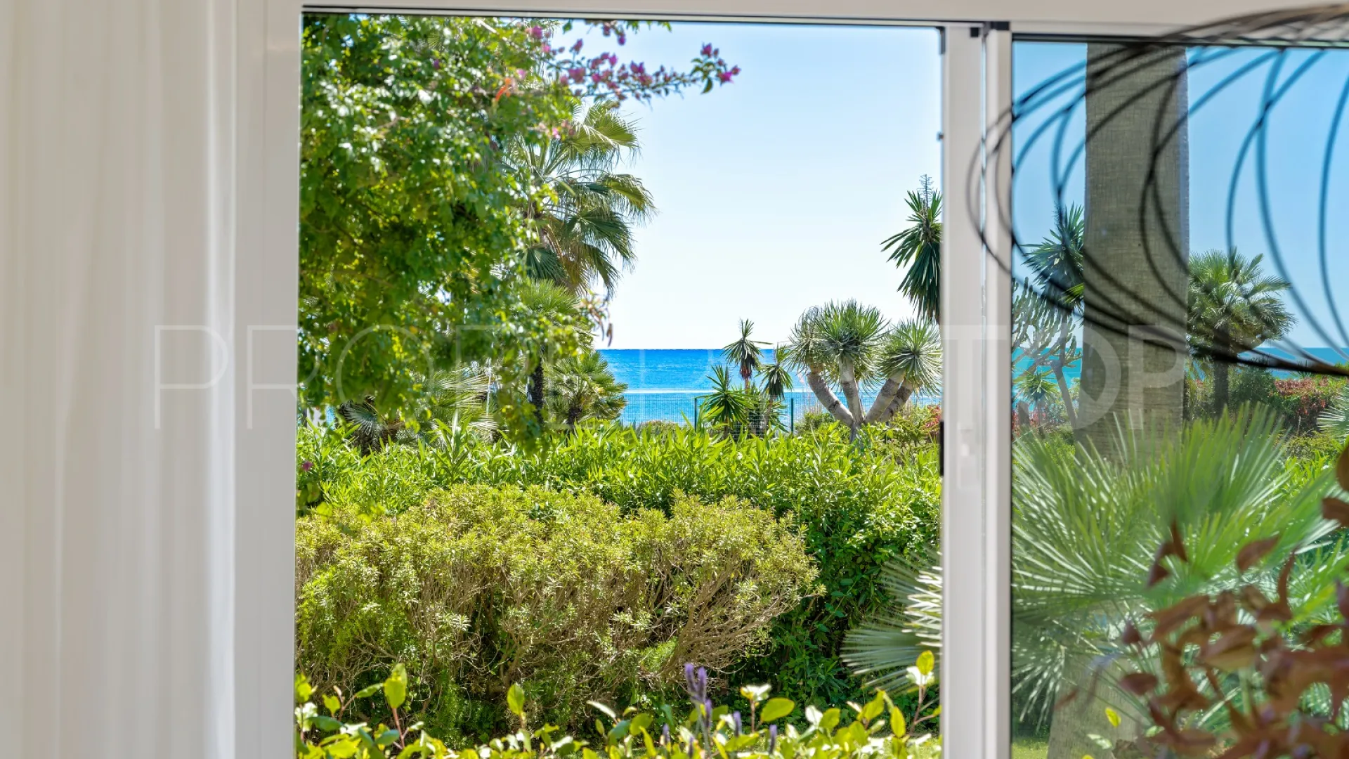 Apartamento planta baja en venta en Estepona