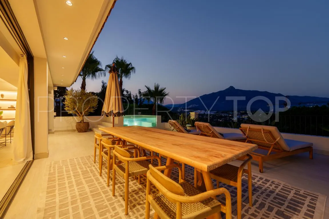 Villa en venta en Nueva Andalucia con 6 dormitorios