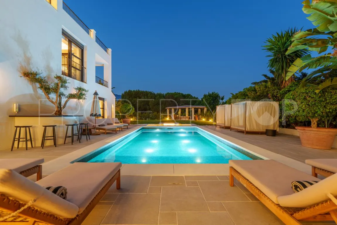 Villa en venta en Nueva Andalucia con 6 dormitorios