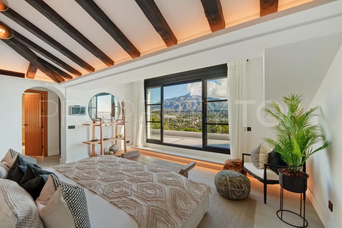 Villa en venta en Nueva Andalucia con 6 dormitorios