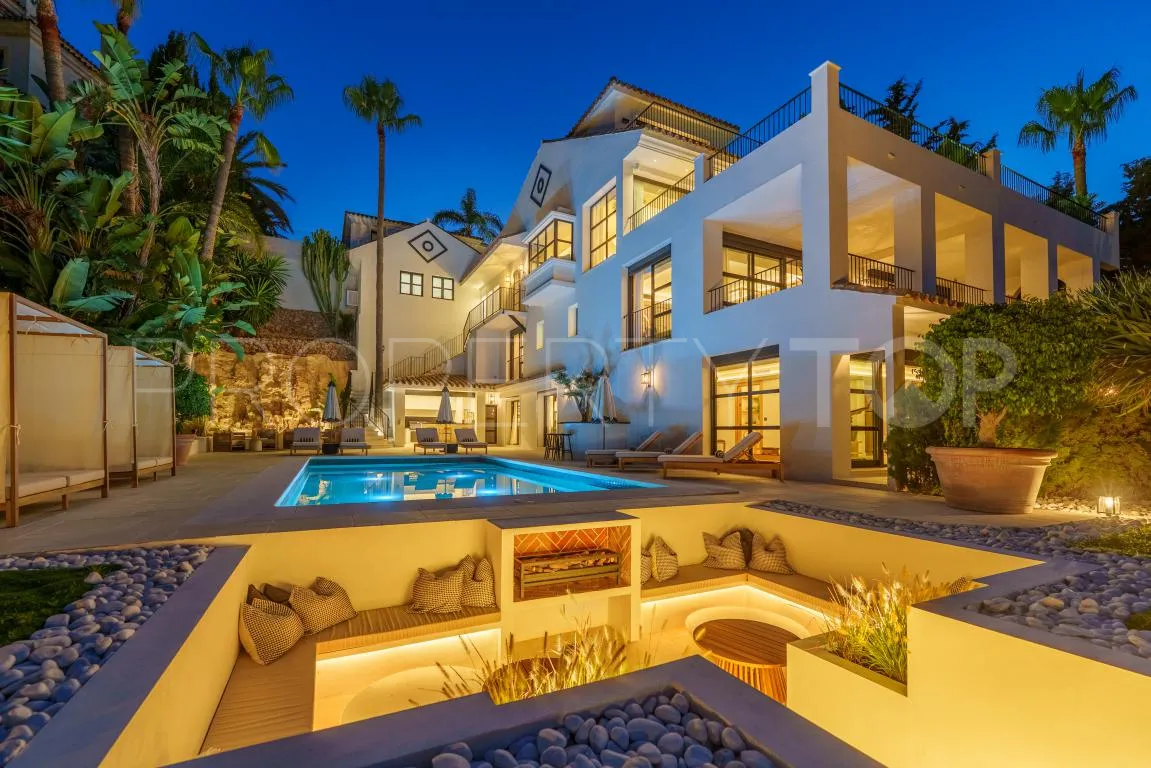 Villa en venta en Nueva Andalucia con 6 dormitorios