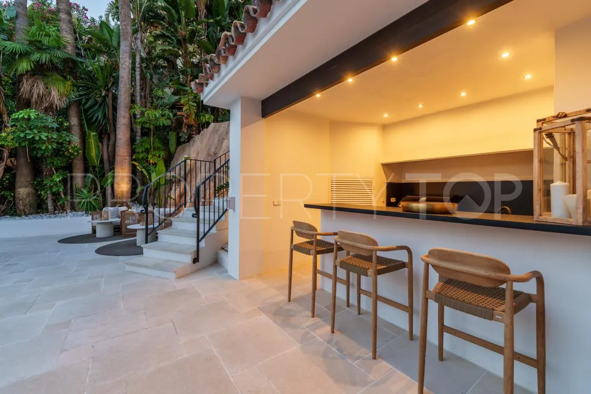 Villa en venta en Nueva Andalucia con 6 dormitorios