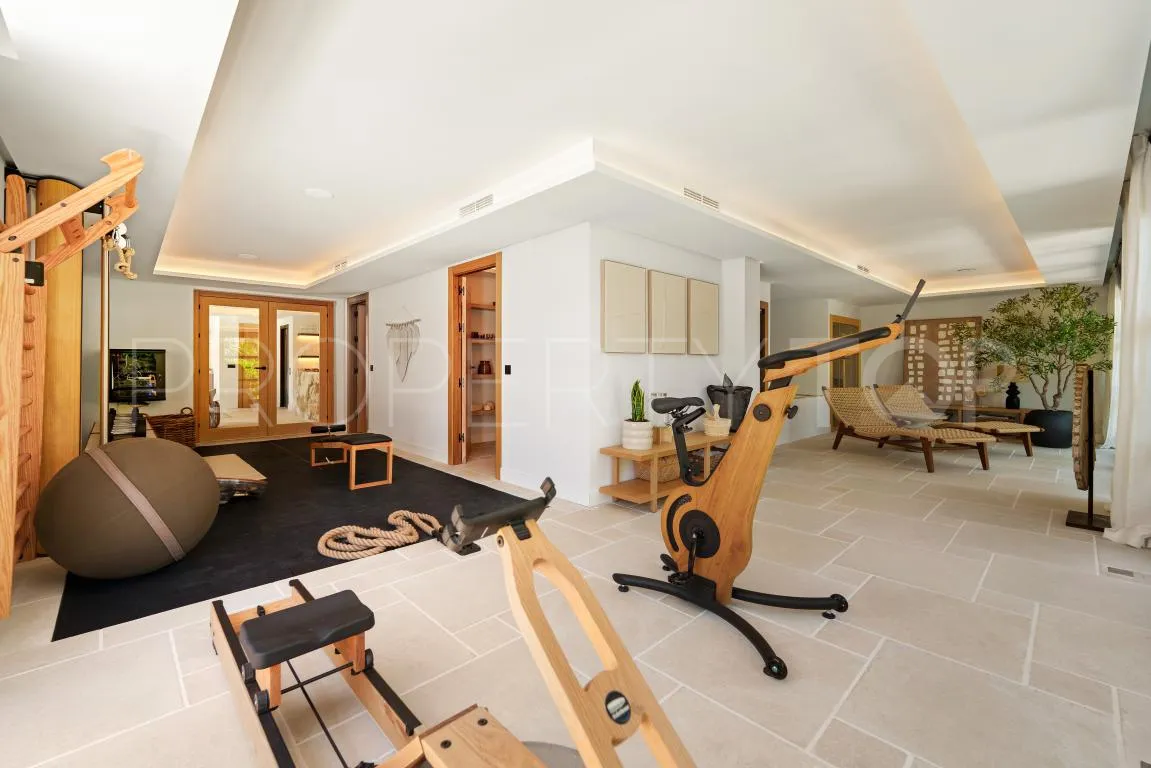 Villa en venta en Nueva Andalucia con 6 dormitorios