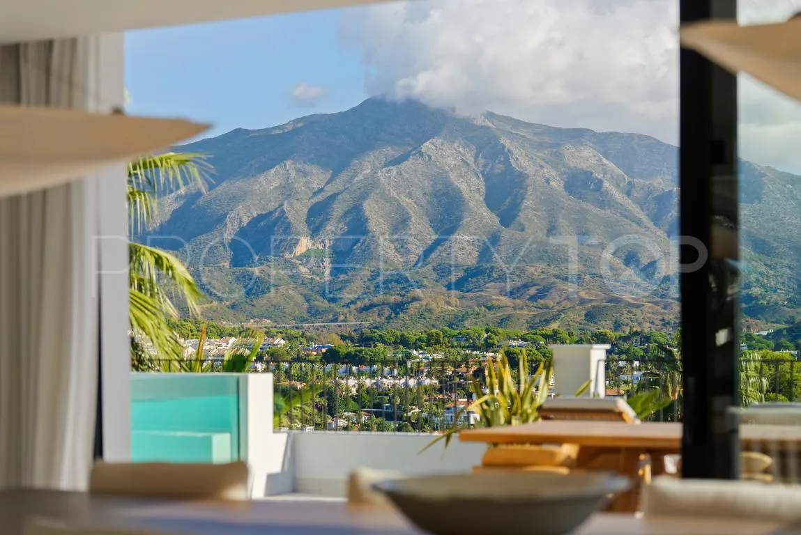 Villa en venta en Nueva Andalucia con 6 dormitorios