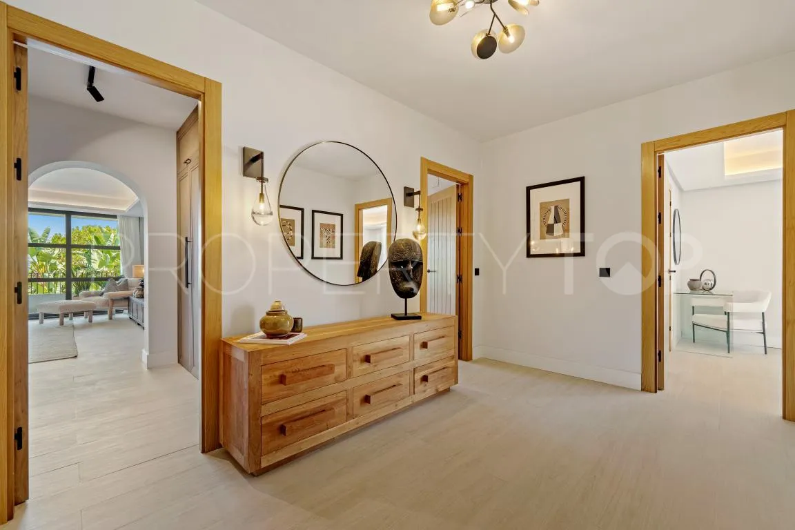 Villa en venta en Nueva Andalucia con 6 dormitorios