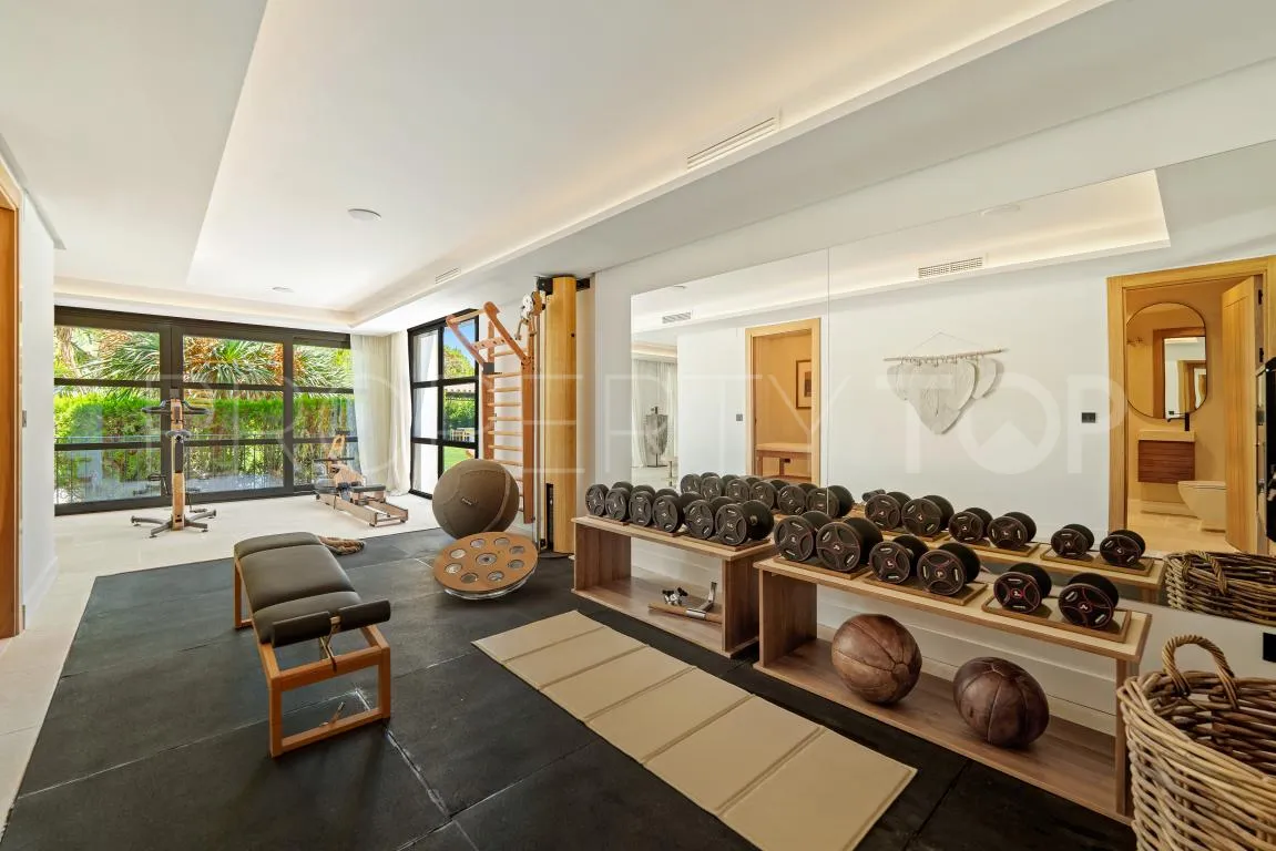 Villa en venta en Nueva Andalucia con 6 dormitorios