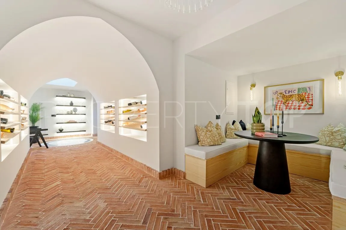 Villa en venta en Nueva Andalucia con 6 dormitorios