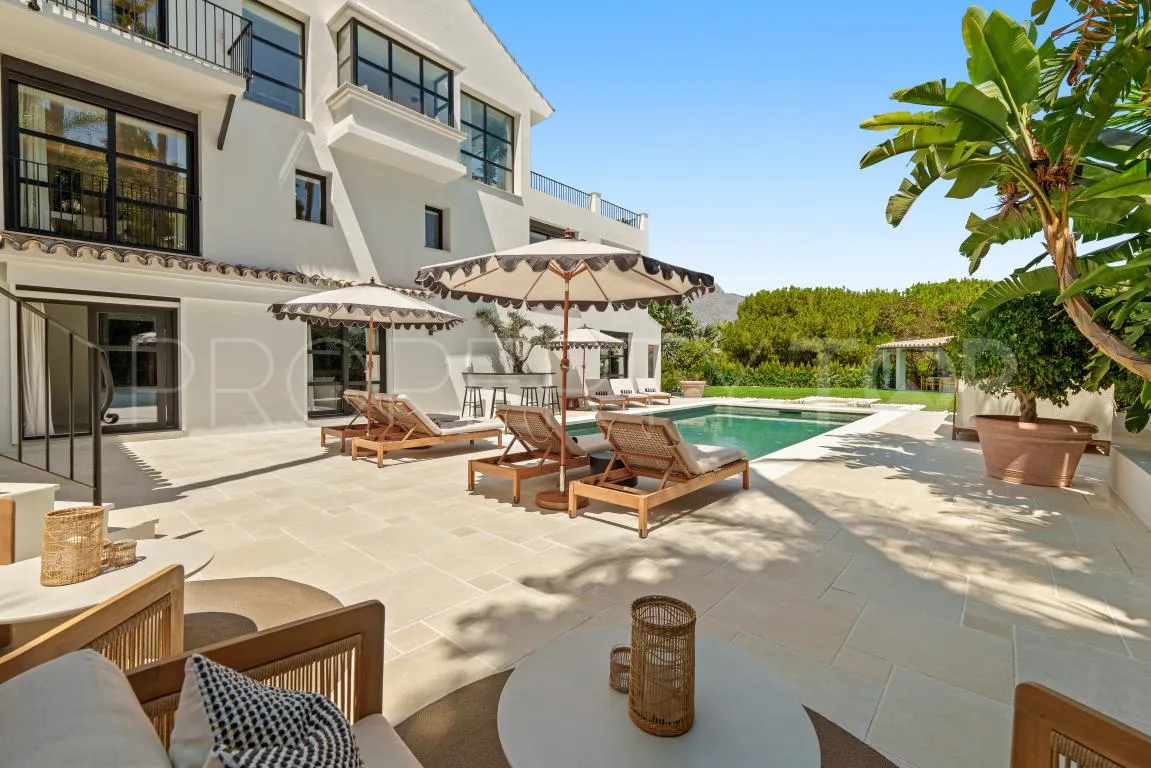 Villa en venta en Nueva Andalucia con 6 dormitorios