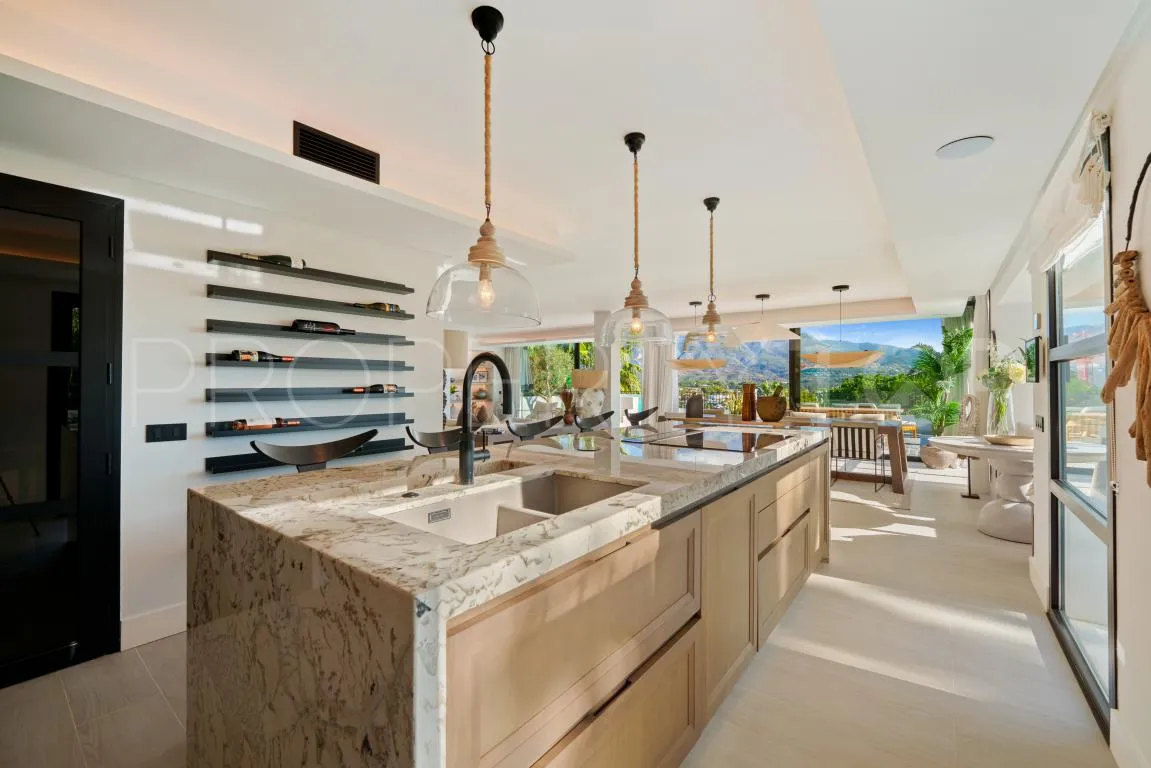 Villa en venta en Nueva Andalucia con 6 dormitorios