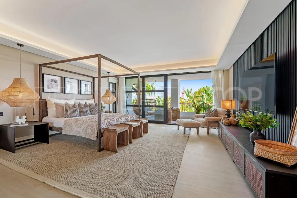 Villa en venta en Nueva Andalucia con 6 dormitorios