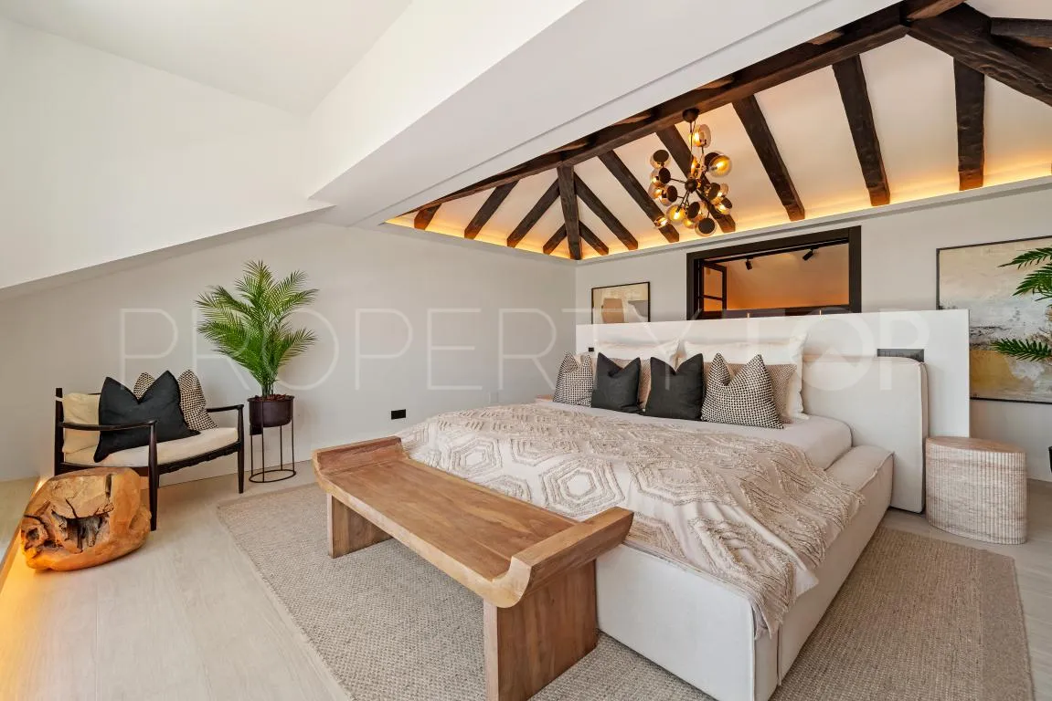 Villa en venta en Nueva Andalucia con 6 dormitorios
