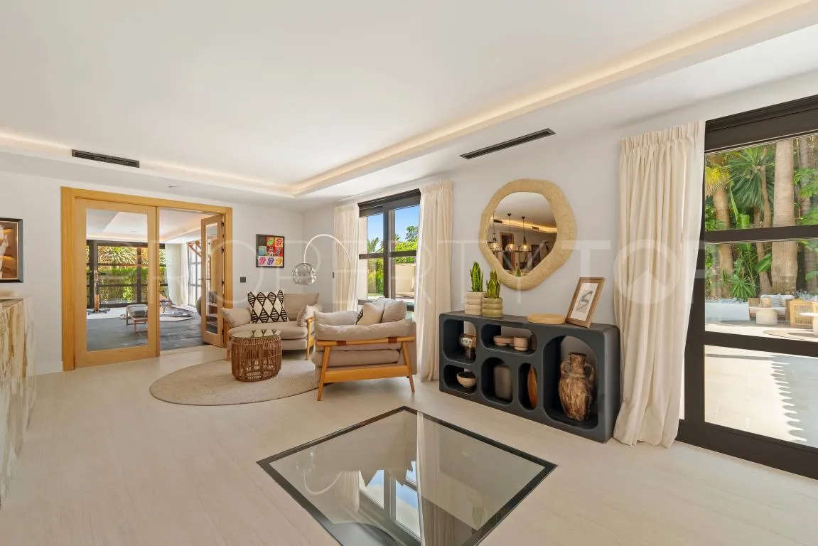 Villa en venta en Nueva Andalucia con 6 dormitorios