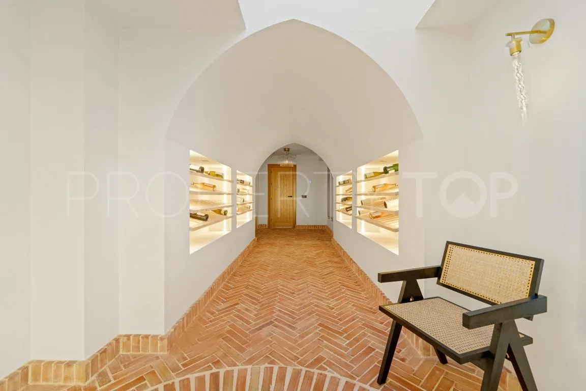 Villa en venta en Nueva Andalucia con 6 dormitorios