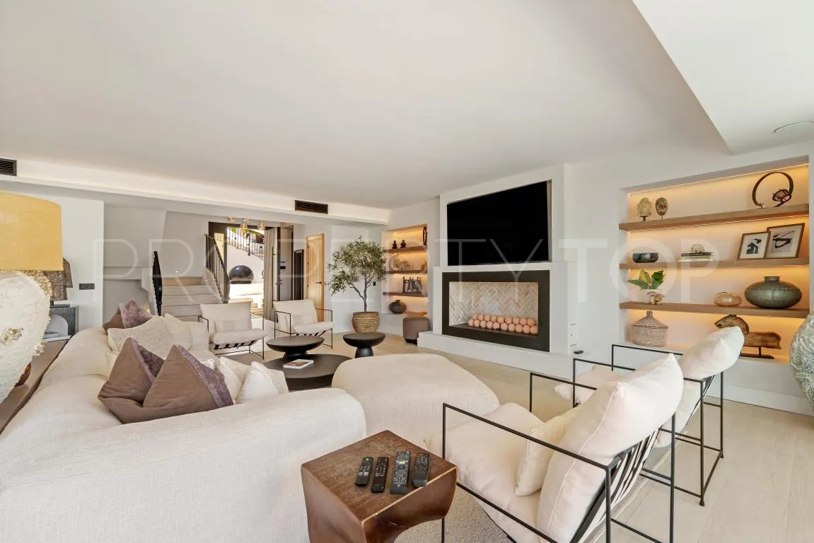 Villa en venta en Nueva Andalucia con 6 dormitorios