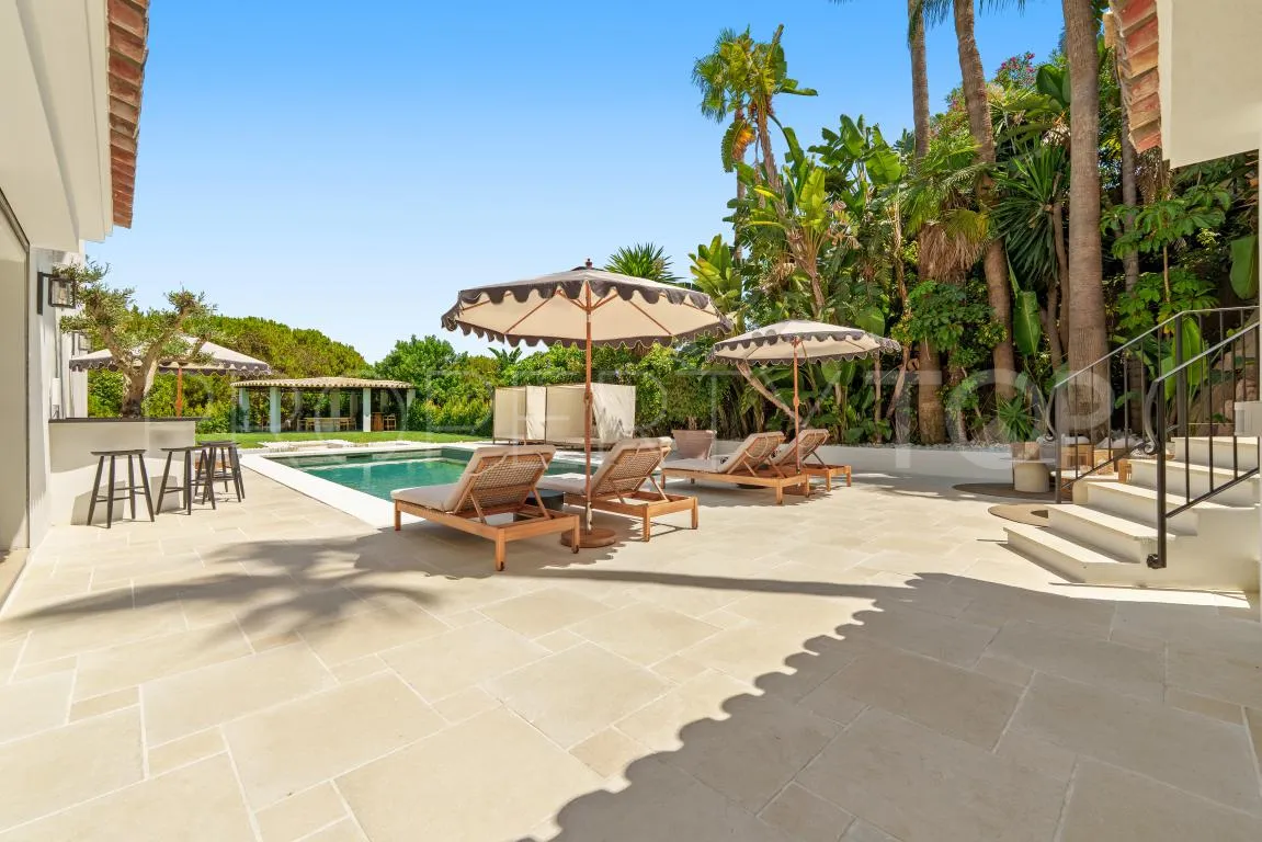 Villa en venta en Nueva Andalucia con 6 dormitorios