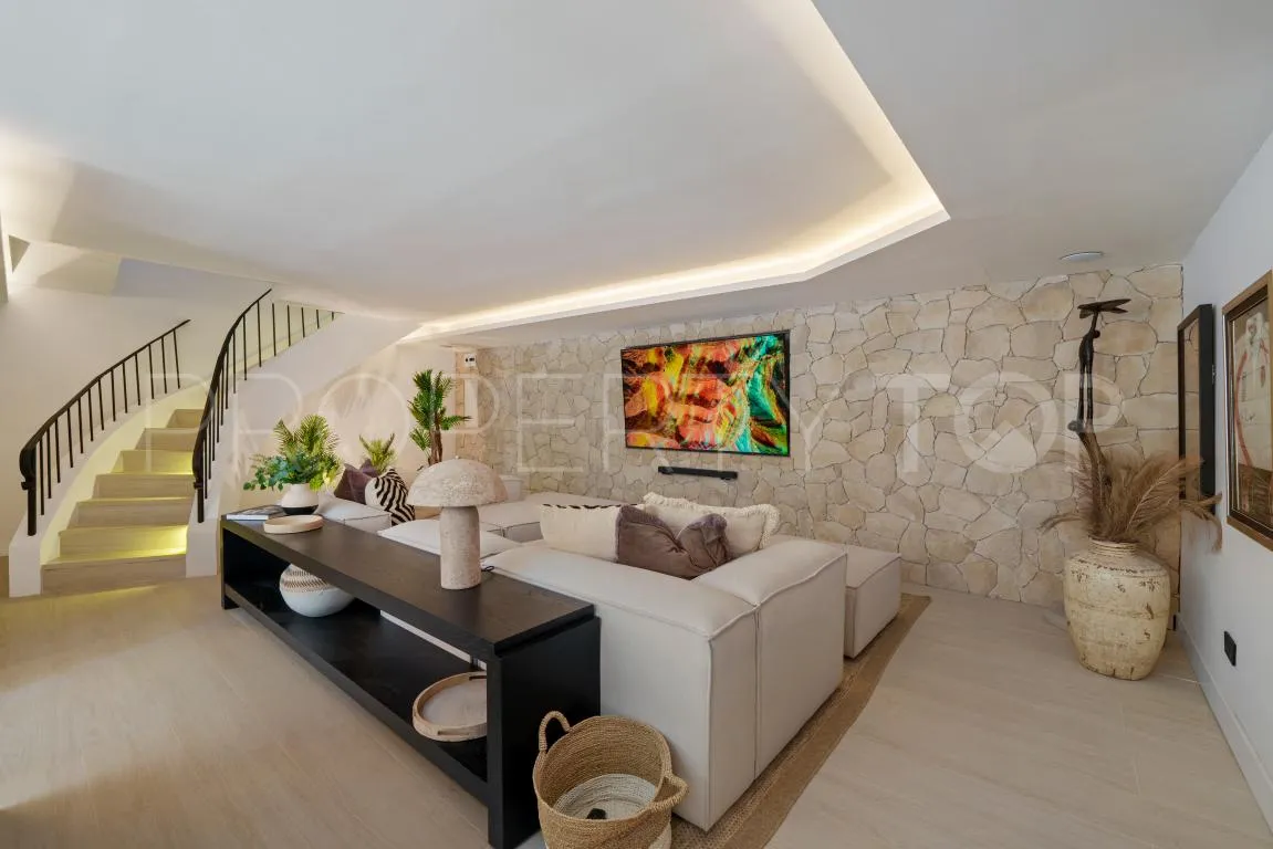Villa en venta en Nueva Andalucia con 6 dormitorios