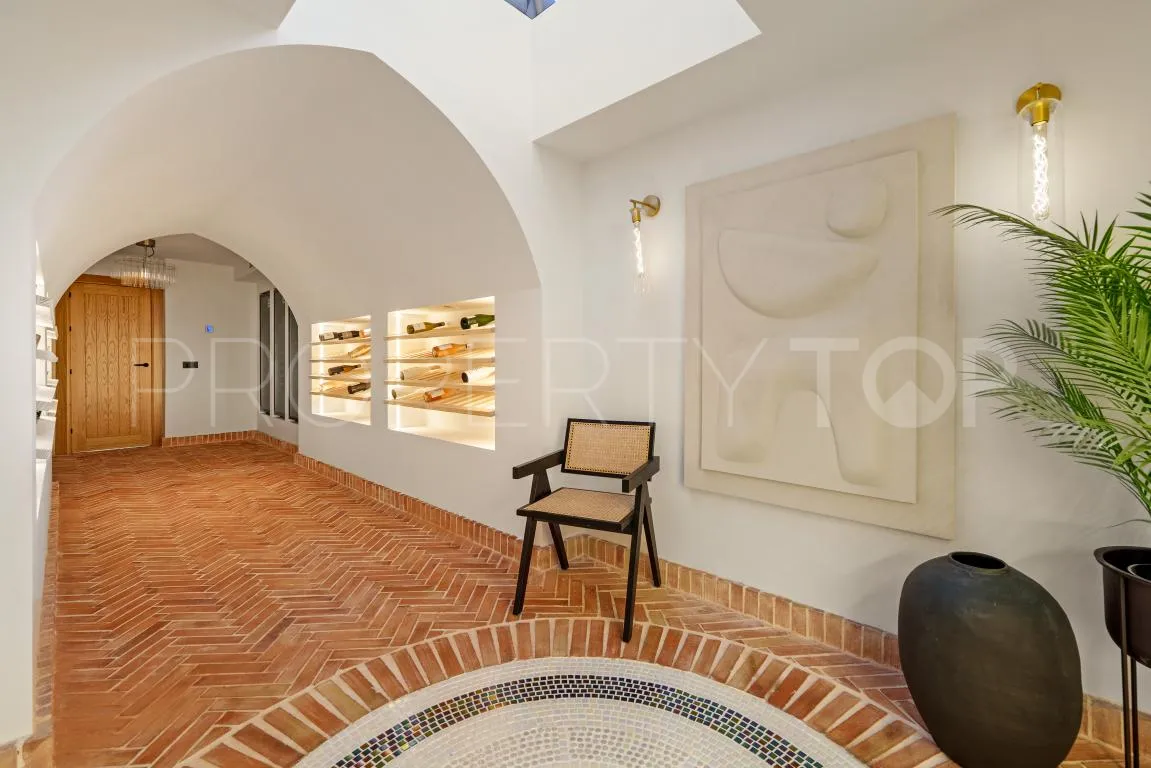Villa en venta en Nueva Andalucia con 6 dormitorios