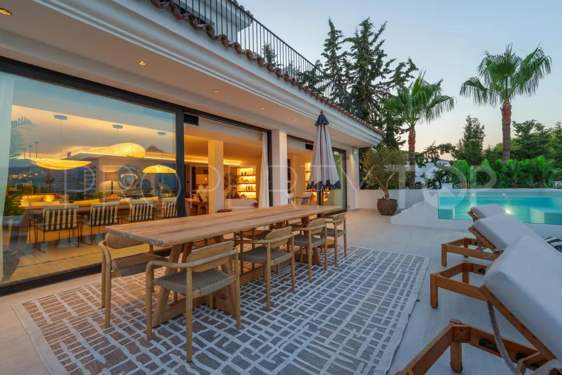 Villa en venta en Nueva Andalucia con 6 dormitorios