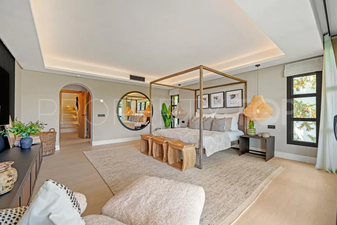 Villa en venta en Nueva Andalucia con 6 dormitorios