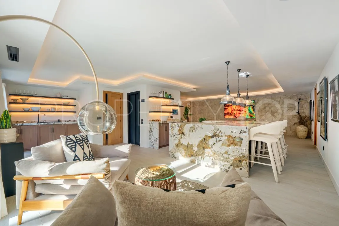Villa en venta en Nueva Andalucia con 6 dormitorios