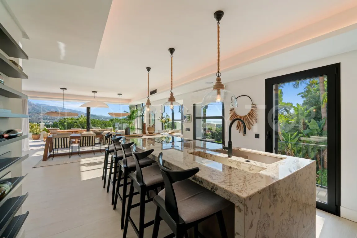 Villa en venta en Nueva Andalucia con 6 dormitorios