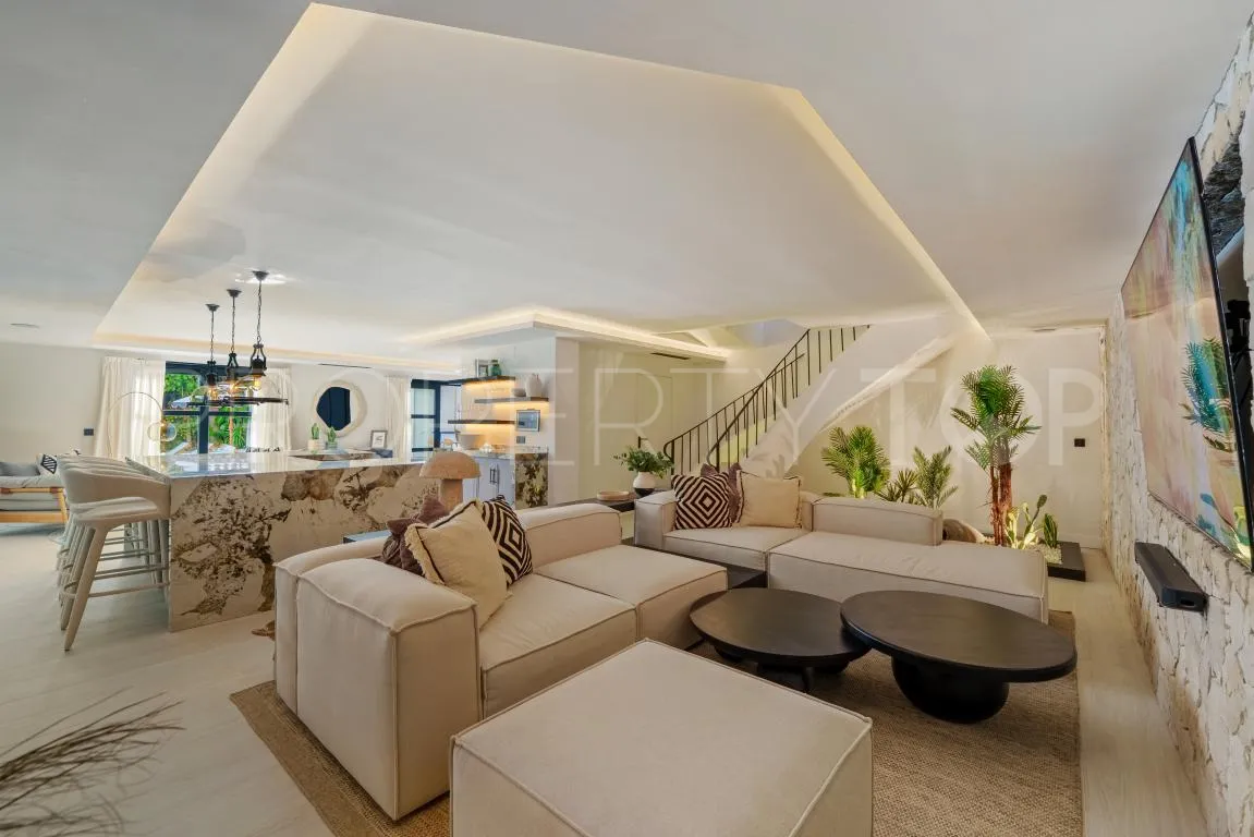 Villa en venta en Nueva Andalucia con 6 dormitorios