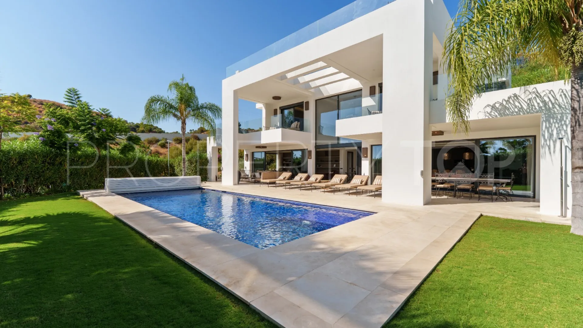 For sale Los Olivos villa with 6 bedrooms
