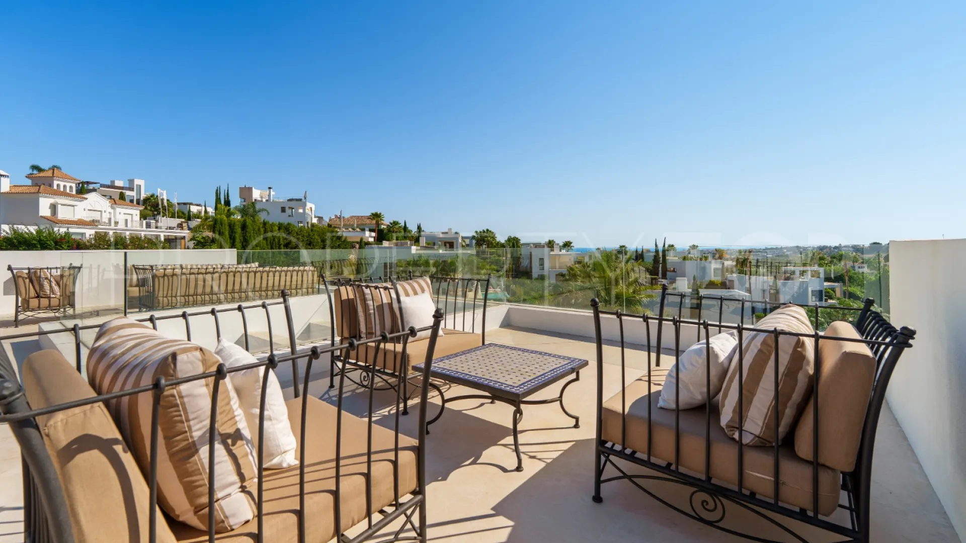 For sale Los Olivos villa with 6 bedrooms