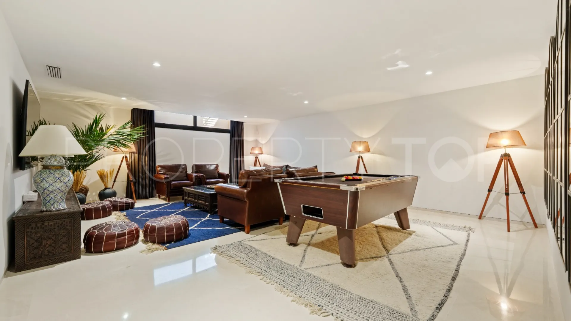 For sale Los Olivos villa with 6 bedrooms