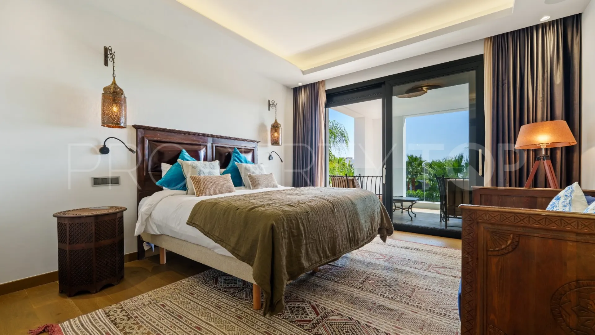 For sale Los Olivos villa with 6 bedrooms