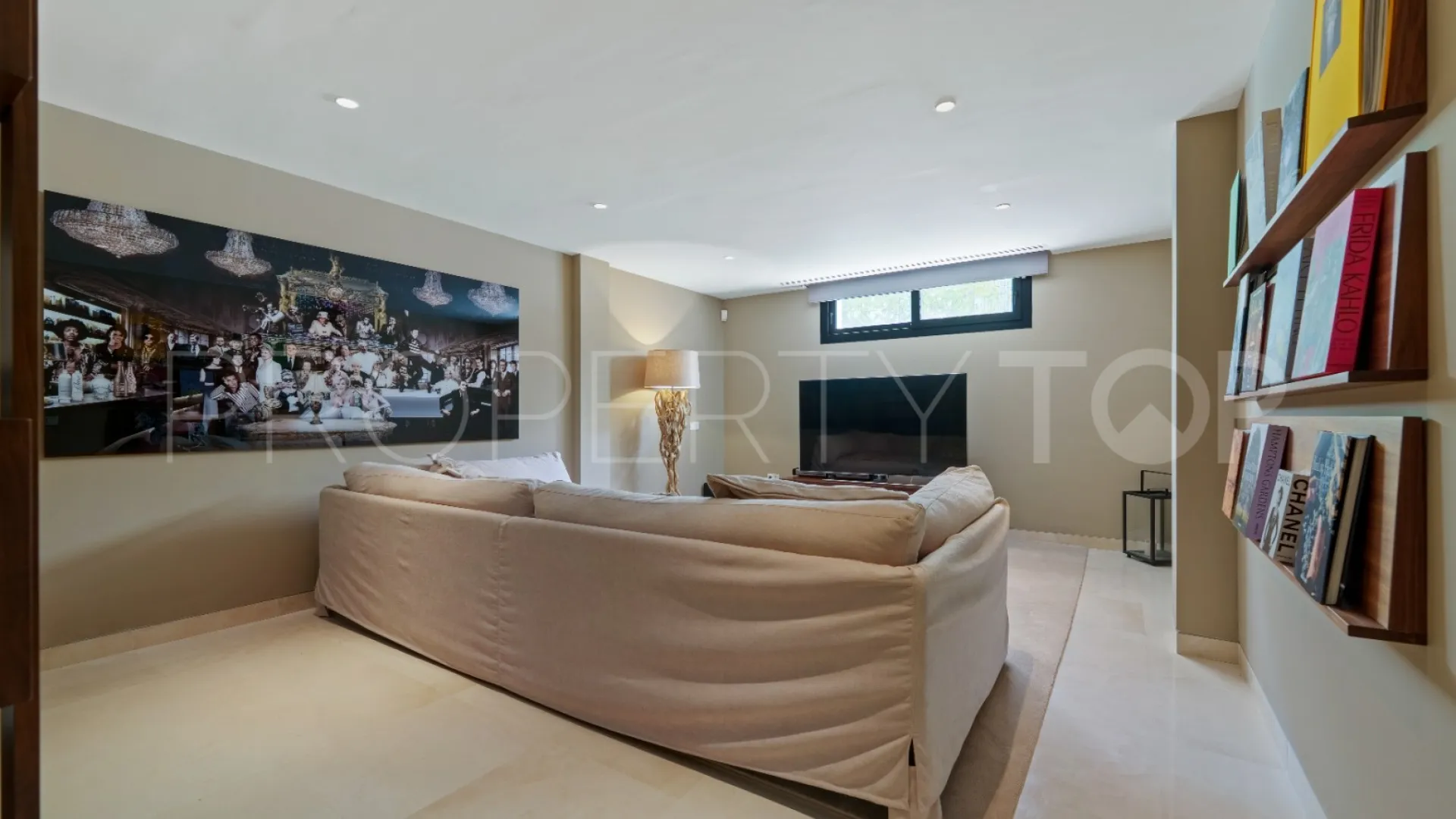 5 bedrooms villa in Nueva Andalucia for sale