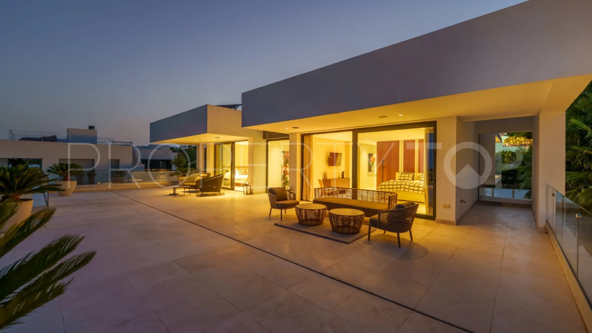 5 bedrooms villa in Nueva Andalucia for sale