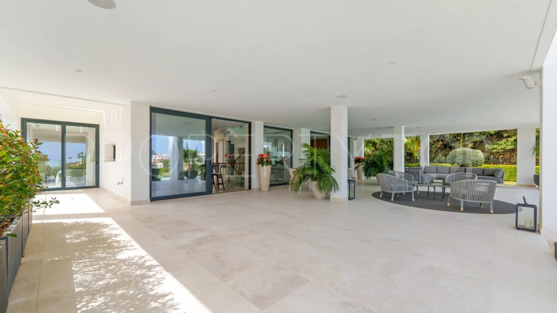 5 bedrooms villa in Nueva Andalucia for sale