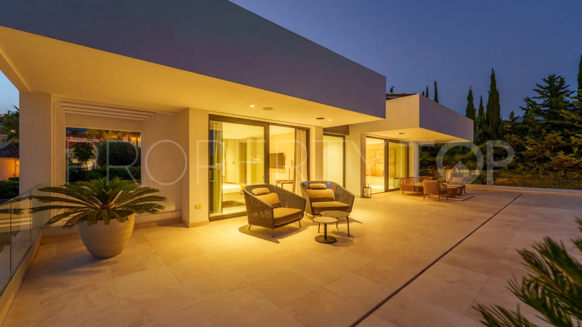 5 bedrooms villa in Nueva Andalucia for sale