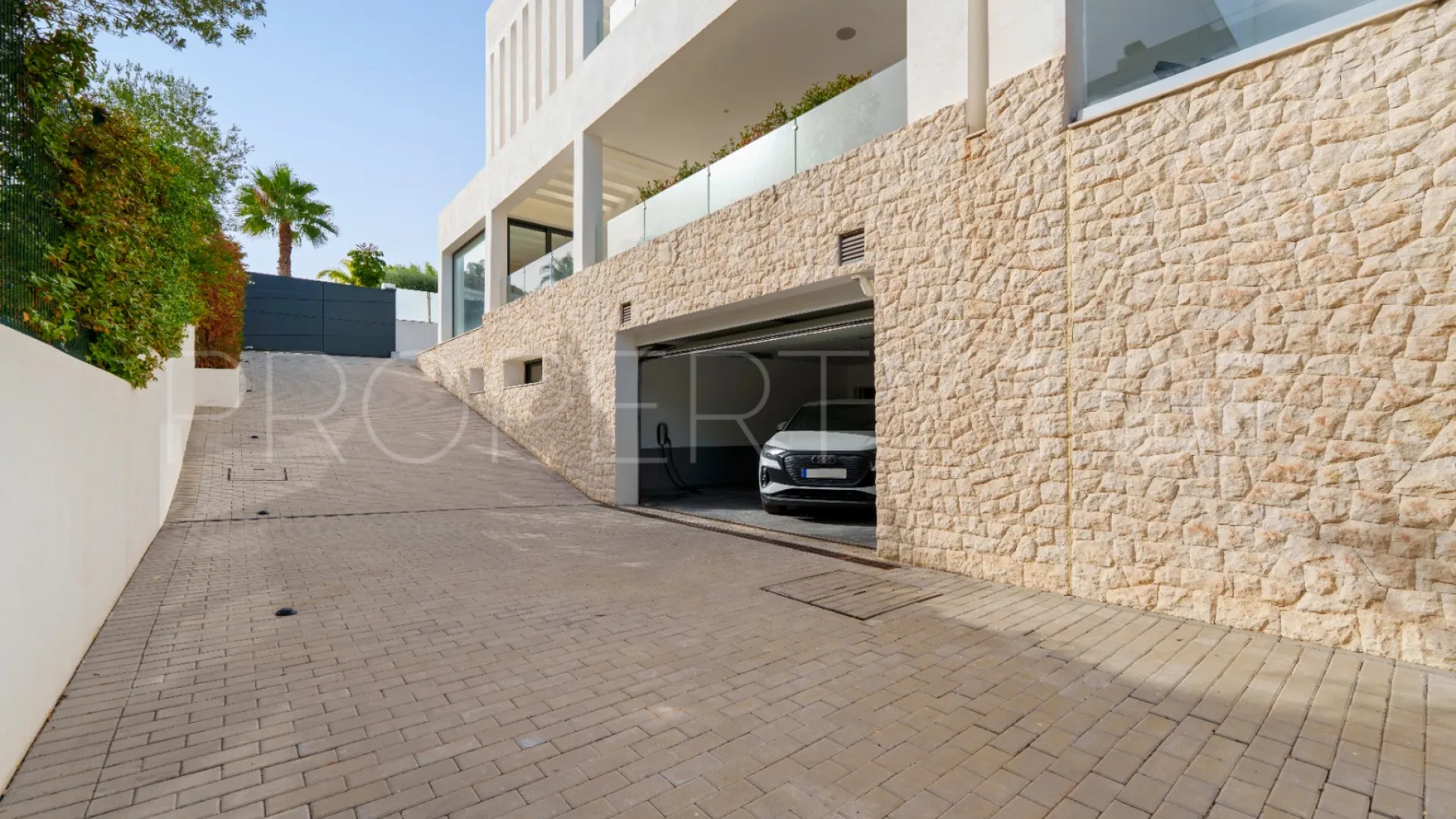 5 bedrooms villa in Nueva Andalucia for sale
