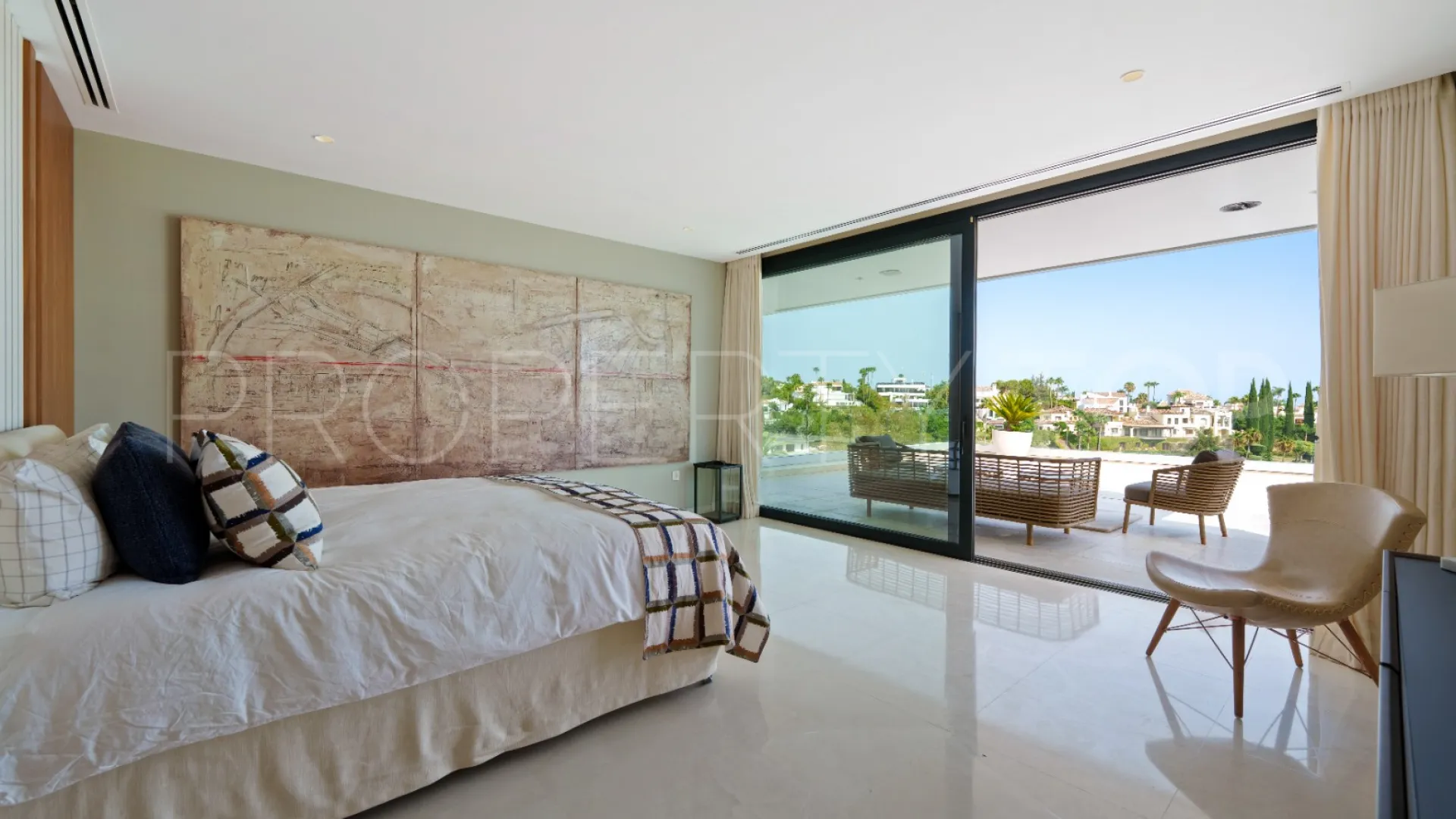5 bedrooms villa in Nueva Andalucia for sale