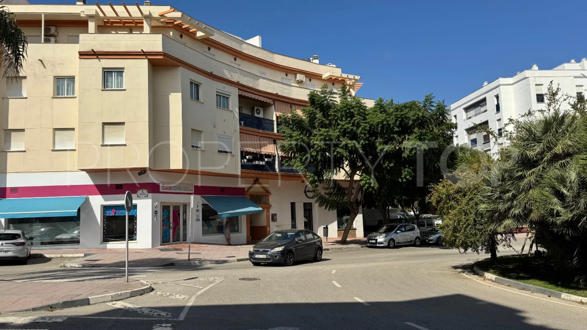 Estepona 4 bedrooms penthouse for sale