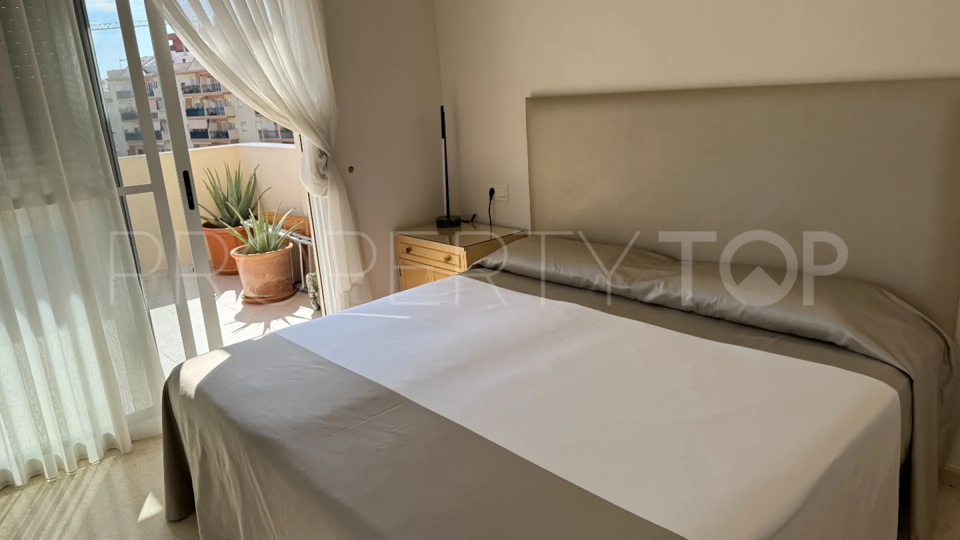 Estepona 4 bedrooms penthouse for sale