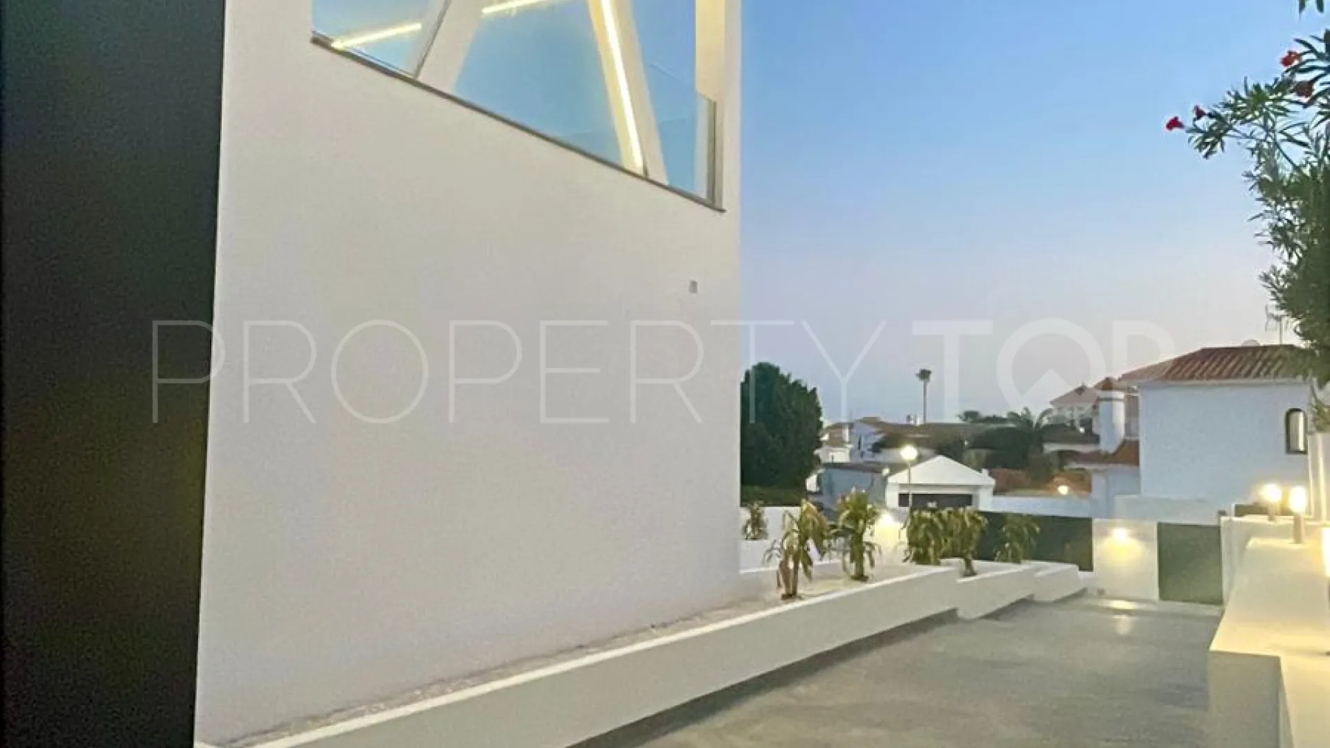 For sale villa in El Faro with 5 bedrooms