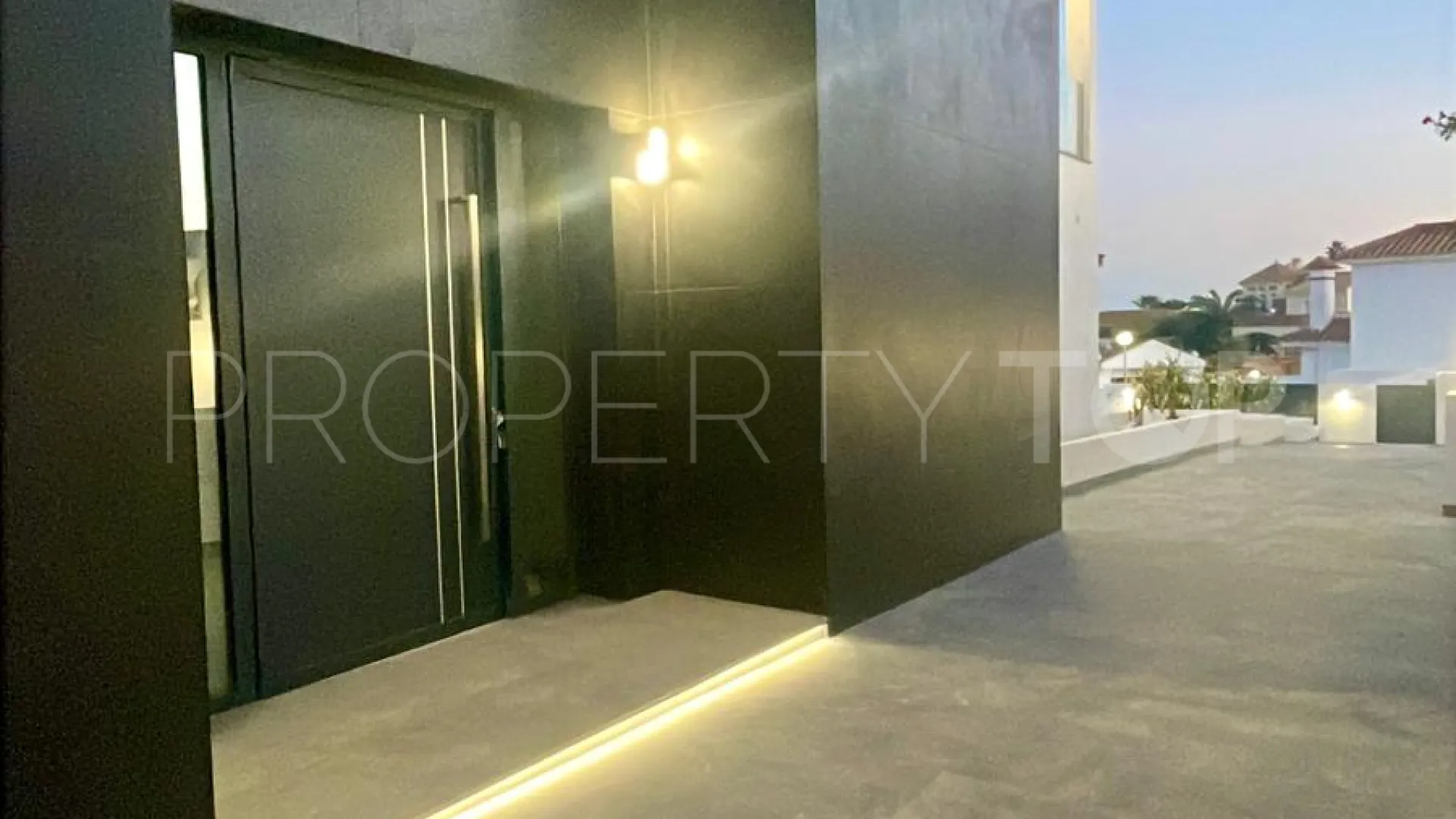 For sale villa in El Faro with 5 bedrooms