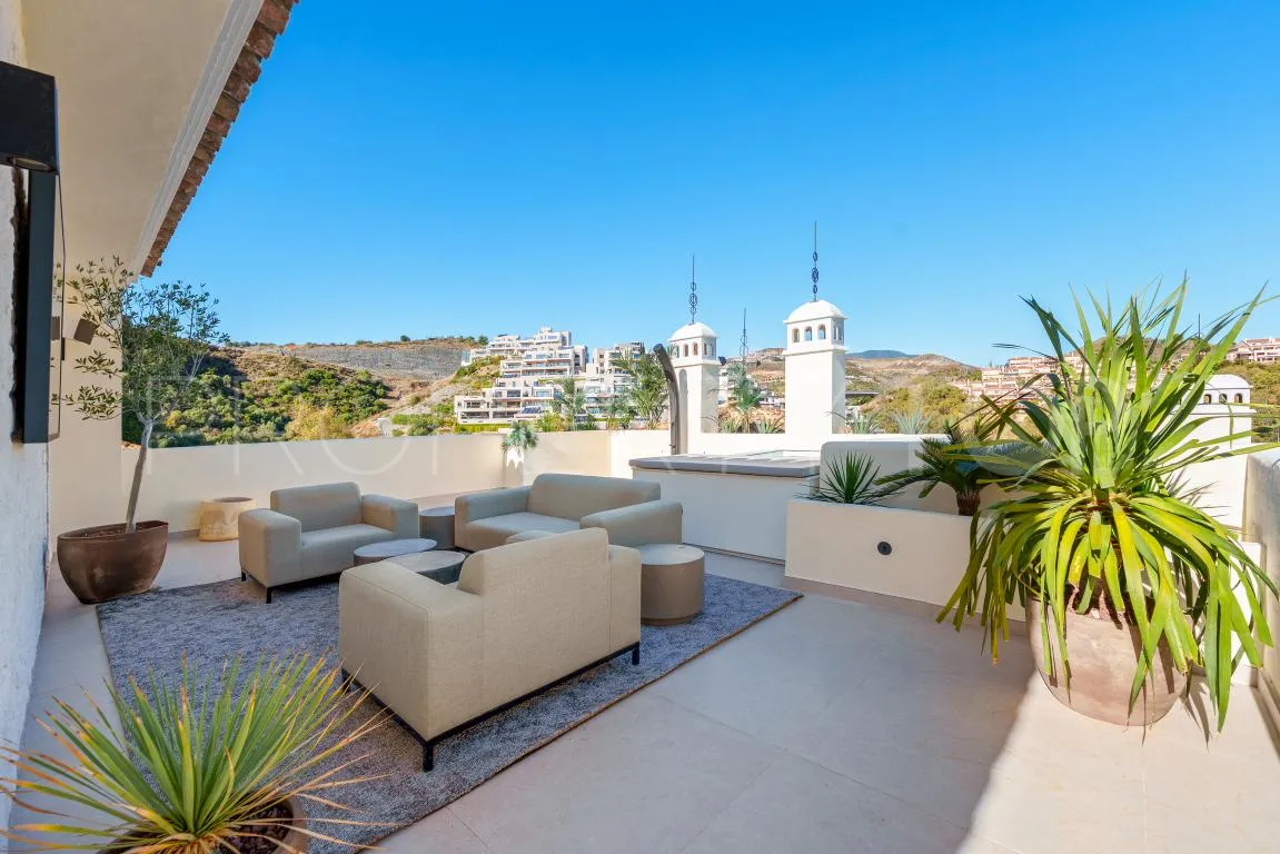 Duplex penthouse with 3 bedrooms for sale in Nueva Andalucia