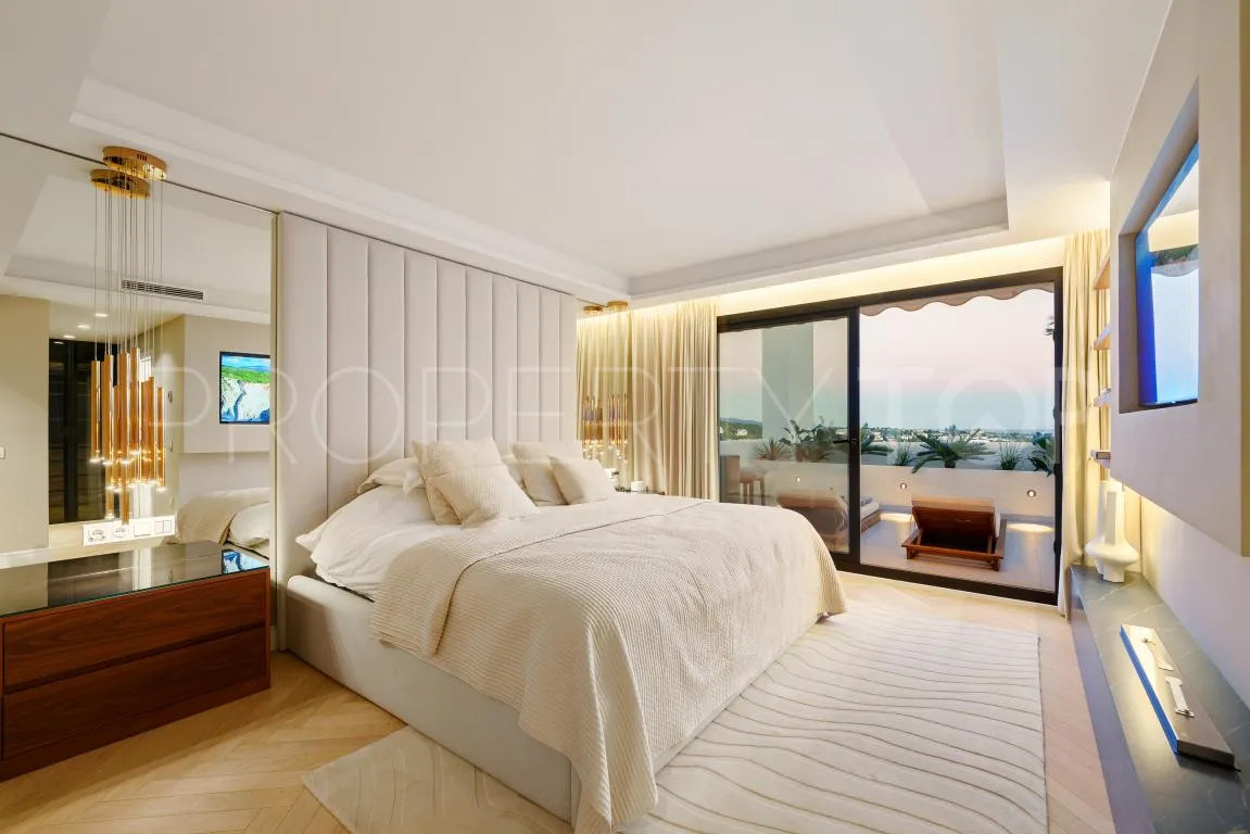 Duplex penthouse with 3 bedrooms for sale in Nueva Andalucia