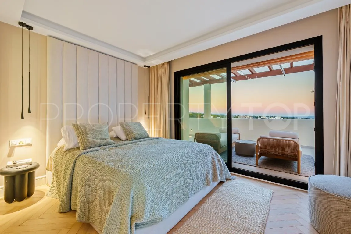 Duplex penthouse with 3 bedrooms for sale in Nueva Andalucia