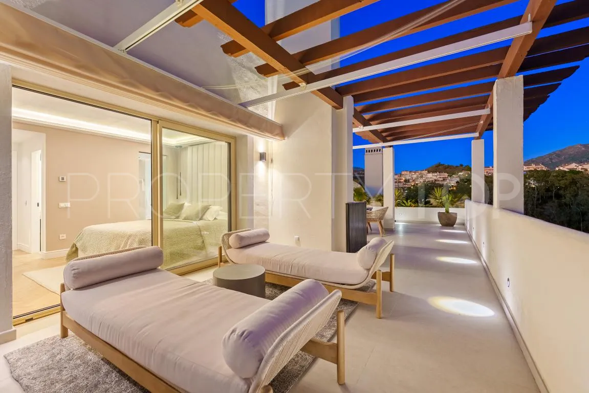 Duplex penthouse with 3 bedrooms for sale in Nueva Andalucia