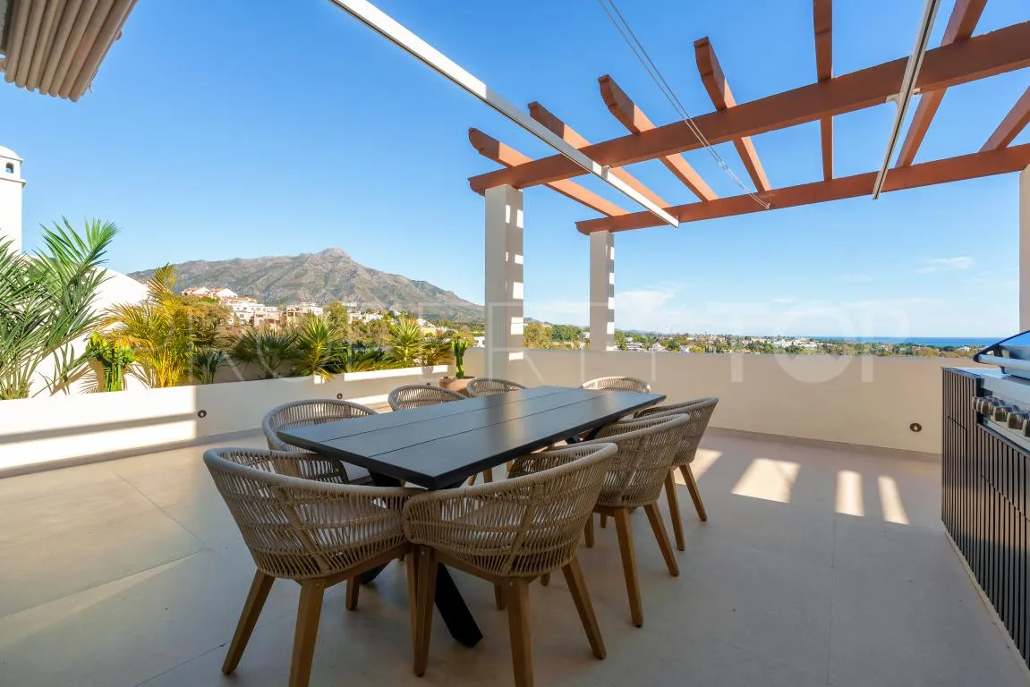 Duplex penthouse with 3 bedrooms for sale in Nueva Andalucia