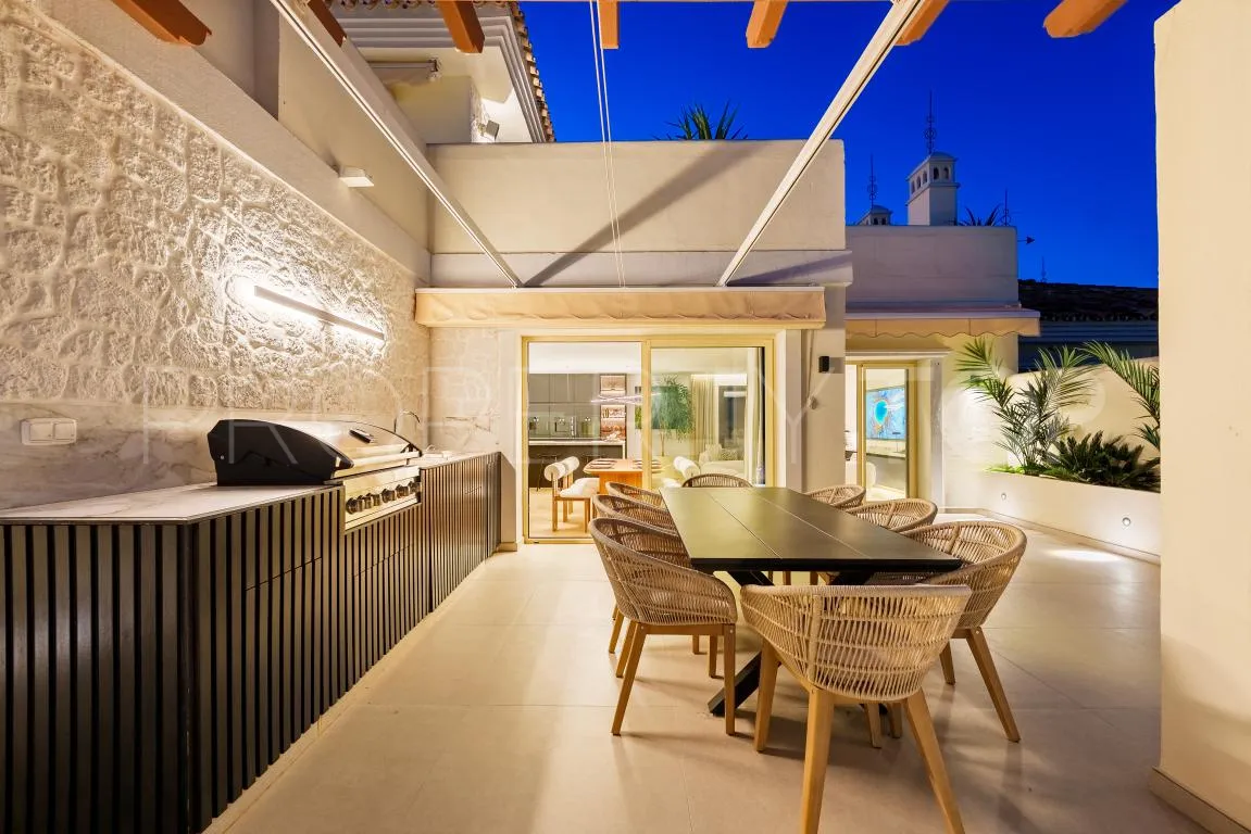 Duplex penthouse with 3 bedrooms for sale in Nueva Andalucia