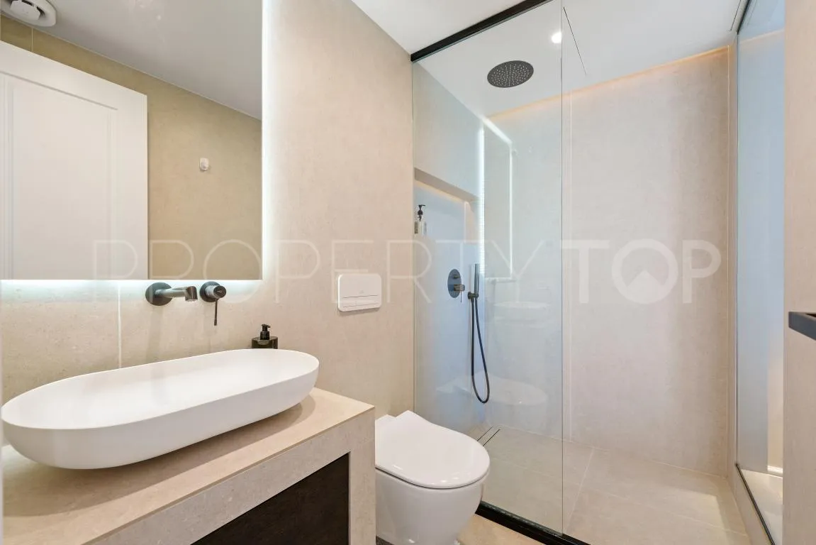 Duplex penthouse with 3 bedrooms for sale in Nueva Andalucia