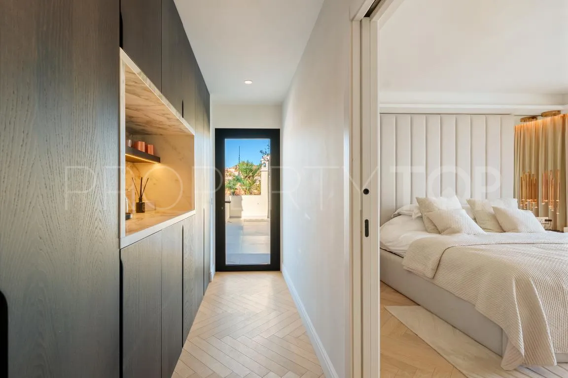 Duplex penthouse with 3 bedrooms for sale in Nueva Andalucia