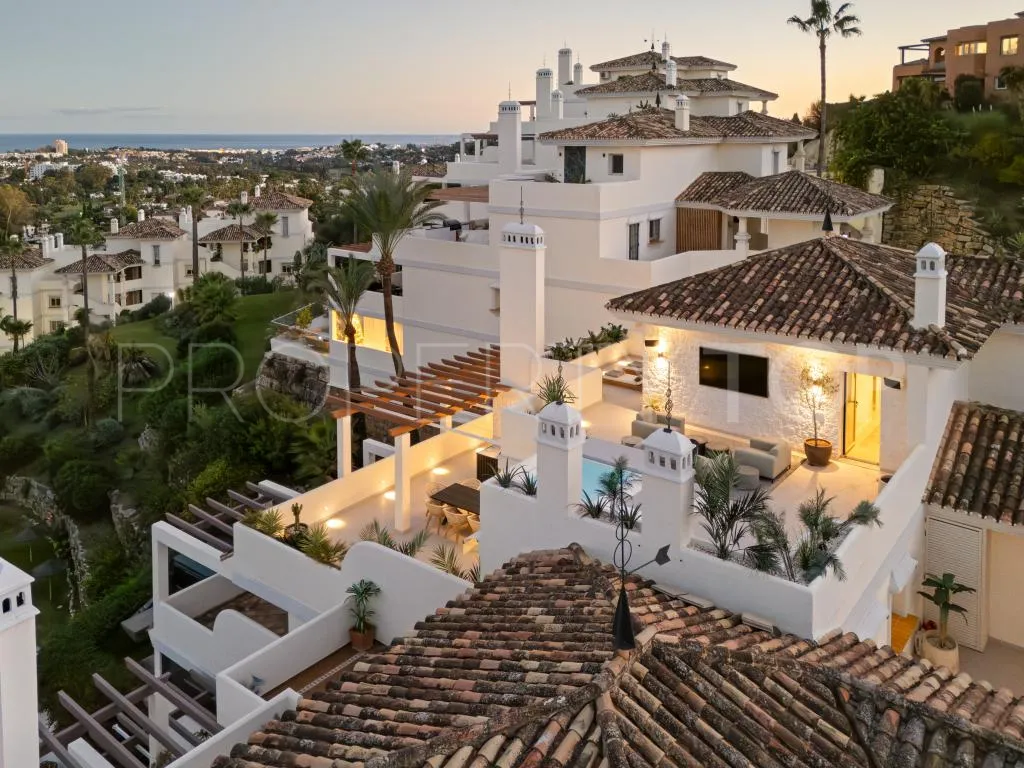 Duplex penthouse with 3 bedrooms for sale in Nueva Andalucia